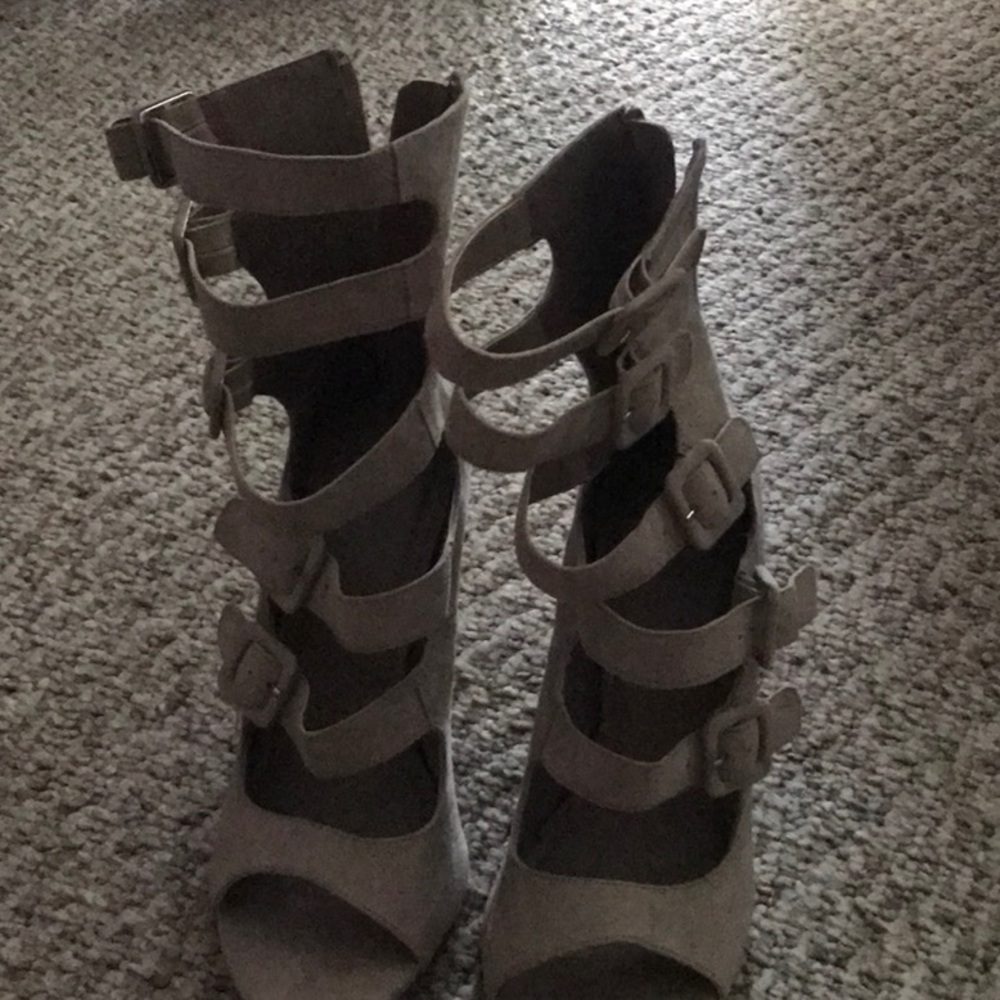 sz 10wmns suede heels